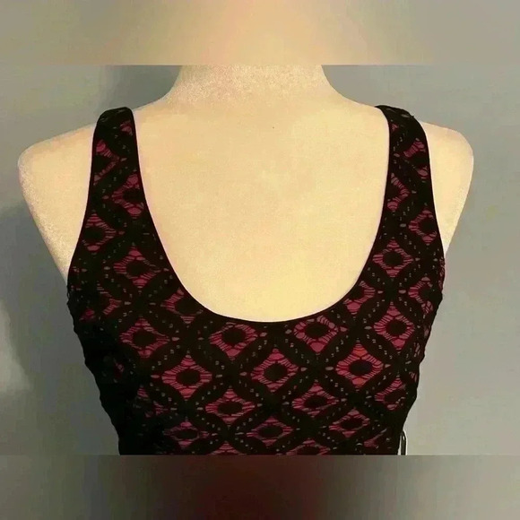 Amanda Uprichard Lacey Dress with a Pink Liner w/fabric belt Size Medium - Picture 4 of 6